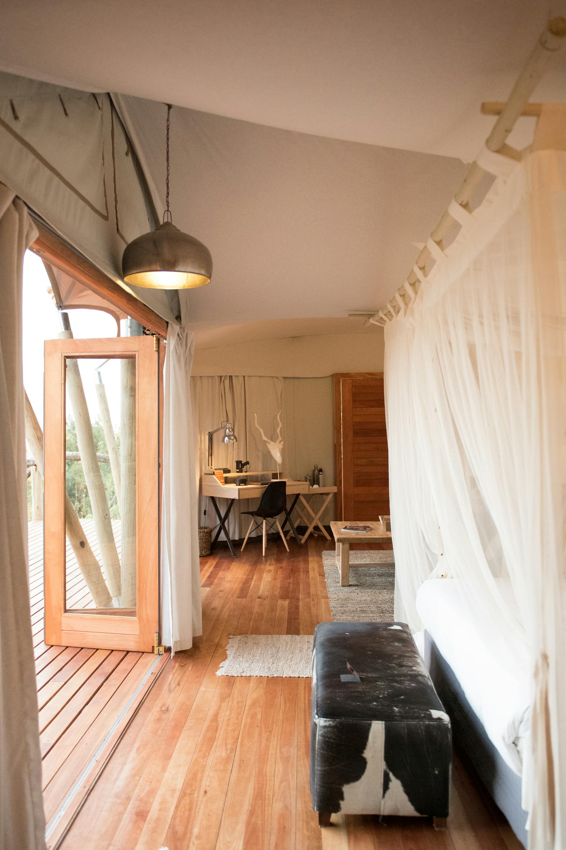 Bush Lodge mit Blick in die Landschaft